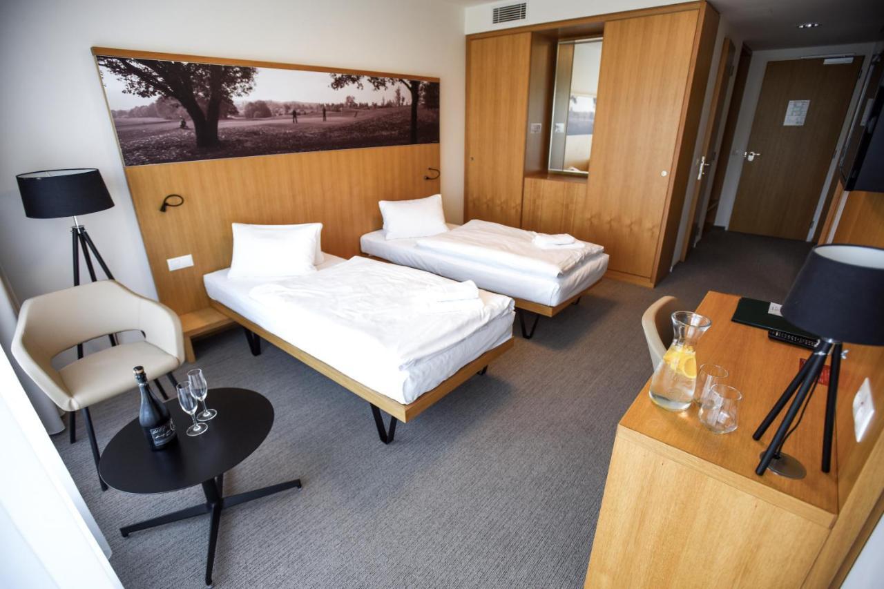 Hotel S-Port Veska Dolany  Екстериор снимка