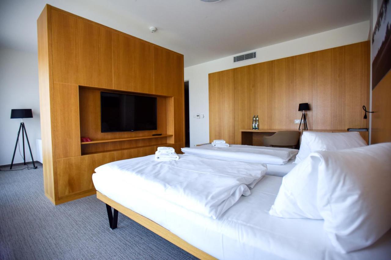 Hotel S-Port Veska Dolany  Екстериор снимка